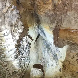 Sandstone detail inside the cave